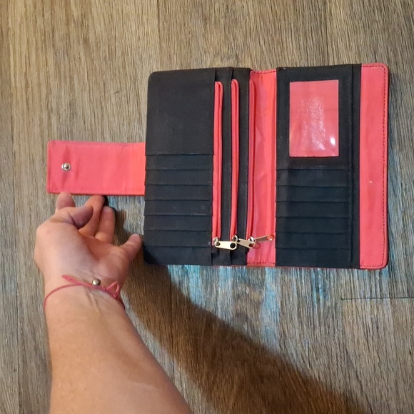 Kenneth Cole Reaction Mirror Utility Tab Clutch Orange Women's Wallet. - Picture 7 of 14